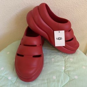 NWT UGG Women’s Red Sport Yeah Clogs size 6